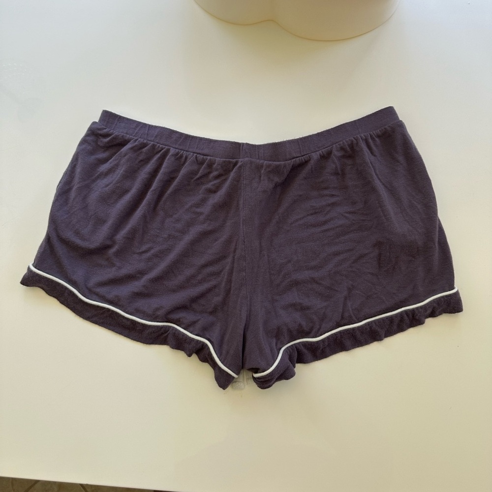 Ladies shorts 🩳 - Picture 4 of 10